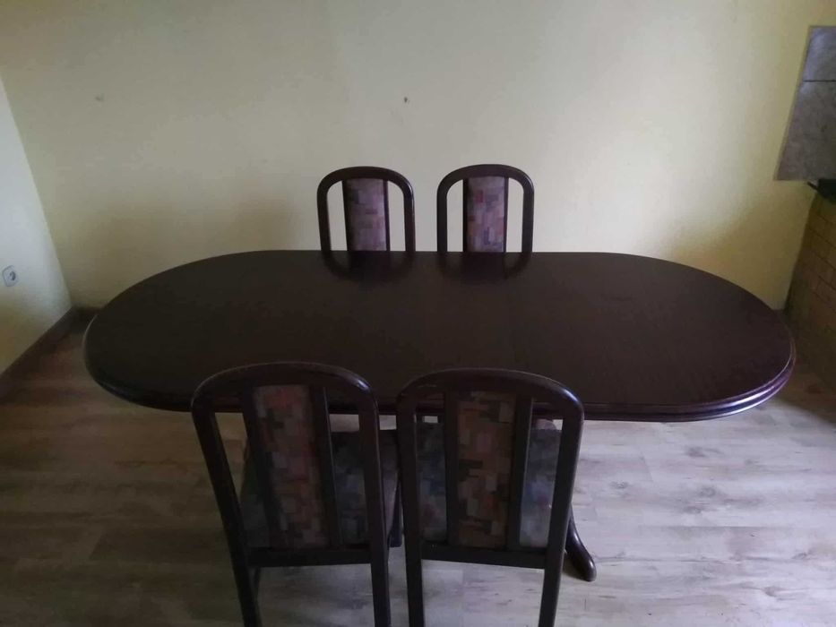 Stół rozkładany w kolorze wiśniowym gratis 4 krzesła