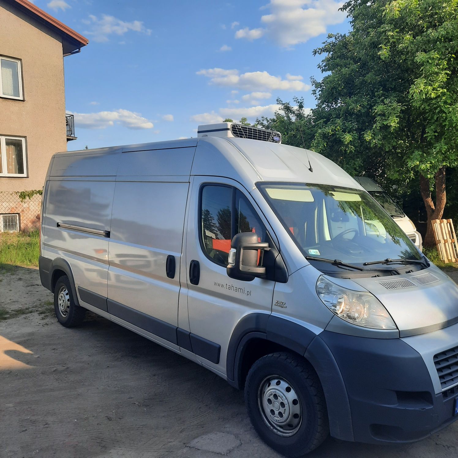 Wypożyczalnia wynajem chłodni mroźni busów dostawczych lawet autolawet