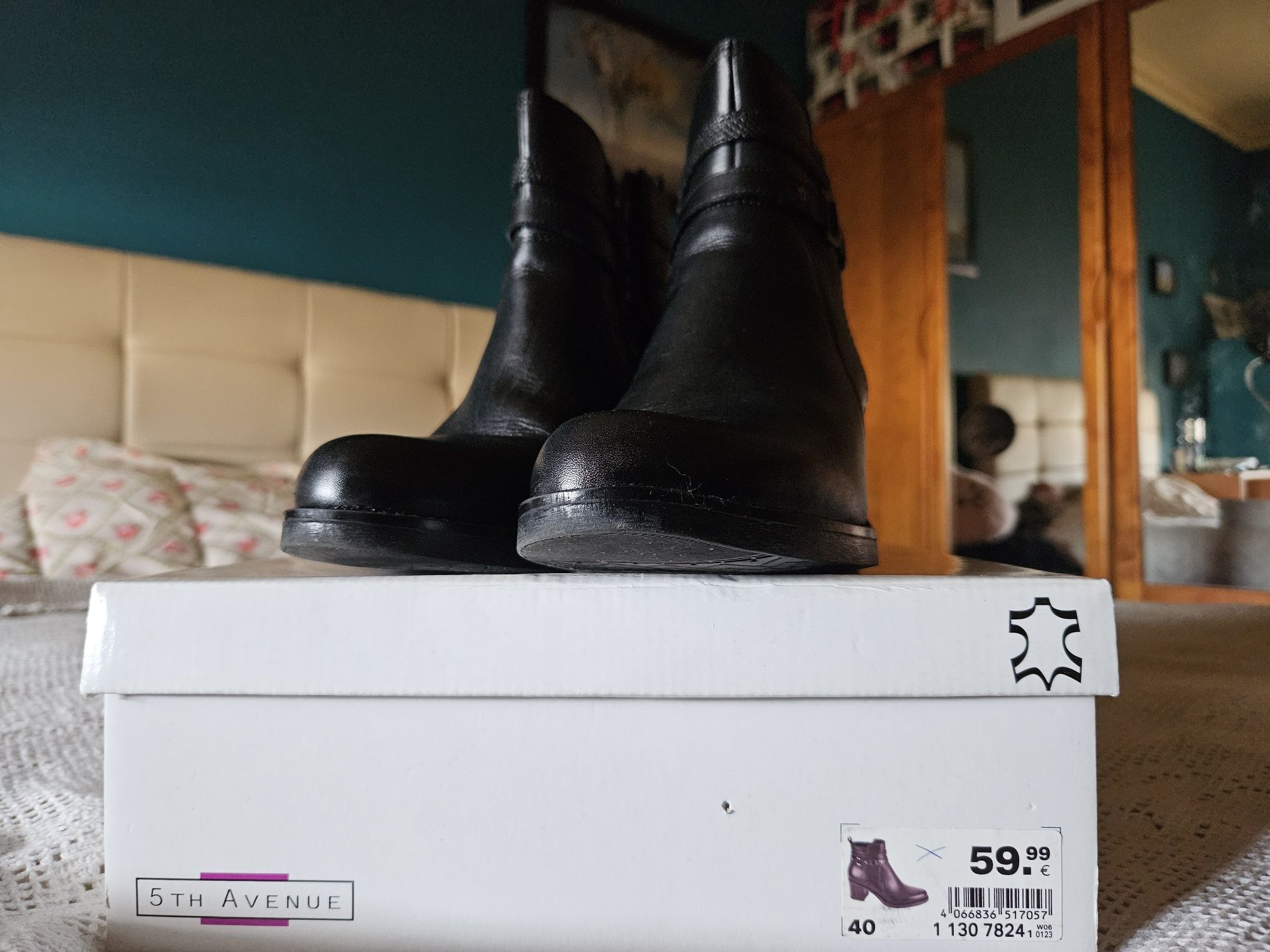 Botas de Pele em bom estado, marca 5th Avenue