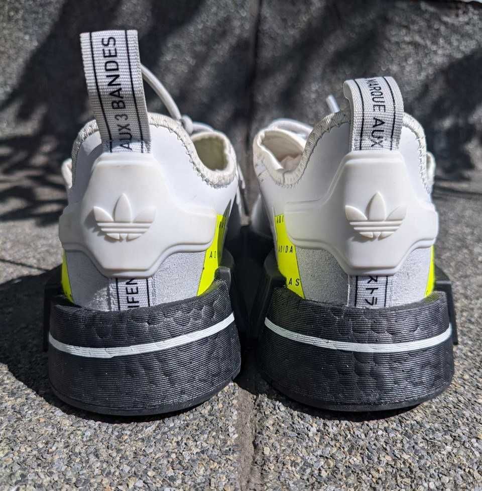 Кросівки Adidas NMD_R1 SHOES WHITE/BLACK GZ7944