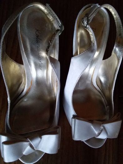 Женские туфли и босоножки Roland Cartier