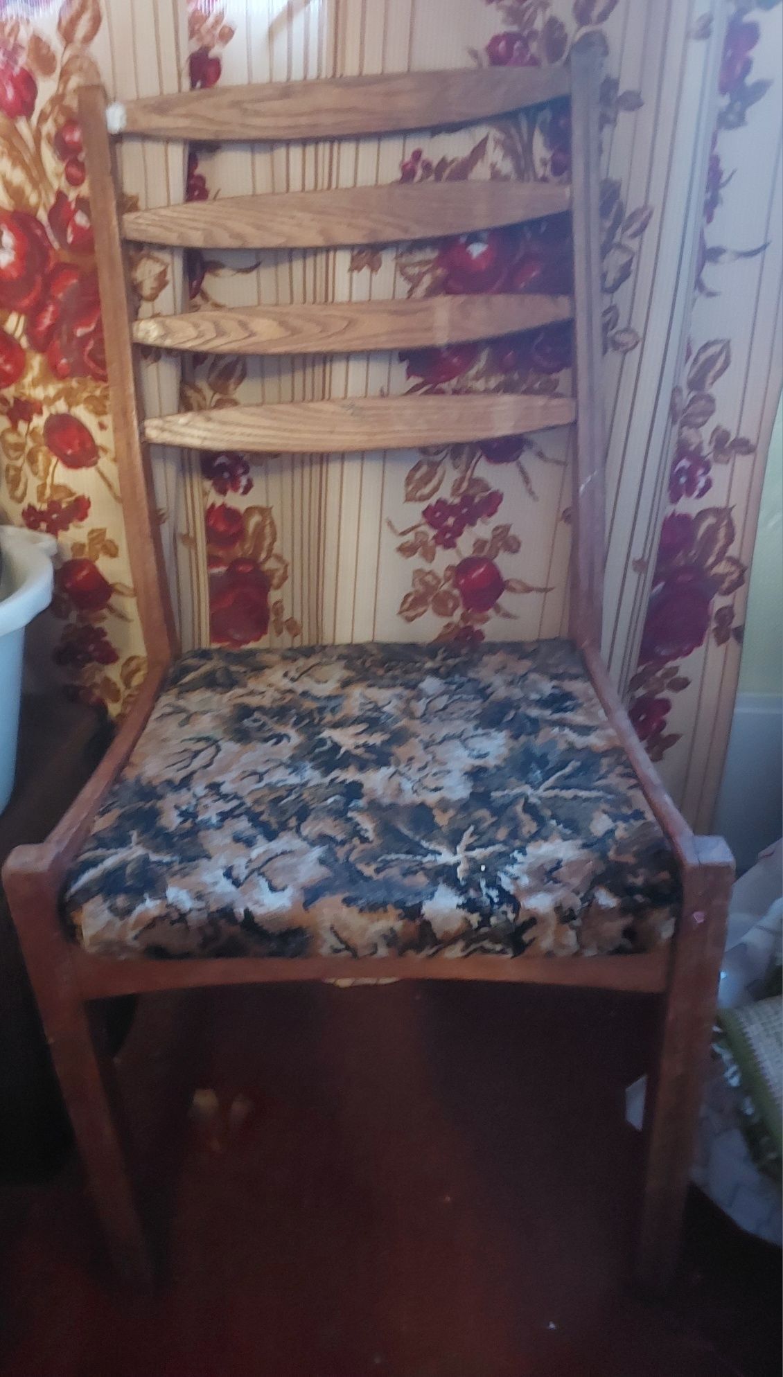 Стул, стілець дерев'яний,  табуретка