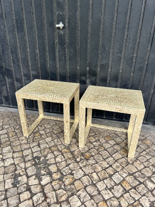 2 mesas de cabeceira/apoio estilo madrepérola