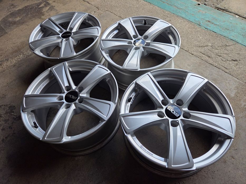 Идеальные 5/112 R17 ЕТ28 7.5JX17 dia 67.1
5×112 r17
ET 28
7.5JX17
В ид