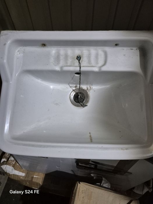 1 Lavatório branco - 42x32.5cm