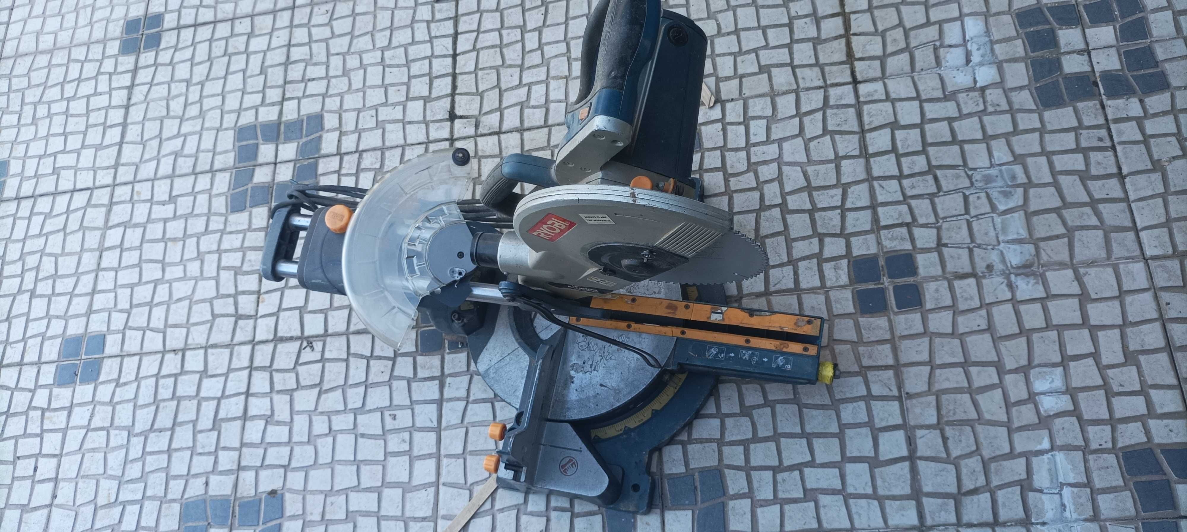 máquina meia esquadria