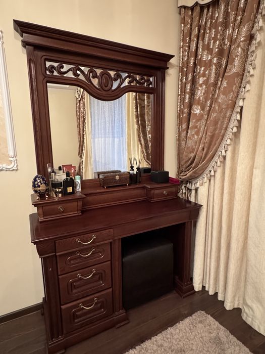 Продаються спальні меблі у відмінному стані!