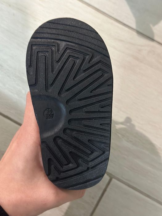 Продам детские зимние ботинки сапожки