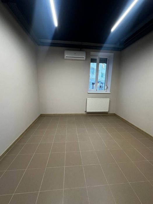 Оренда фасадного приміщення 52 м2 біля Арсену