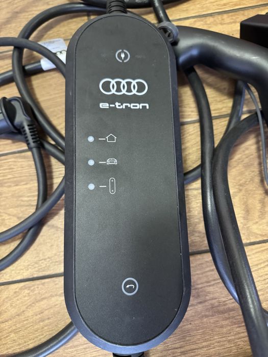 Зарядний пристрій Audi  Etron  11kw.
