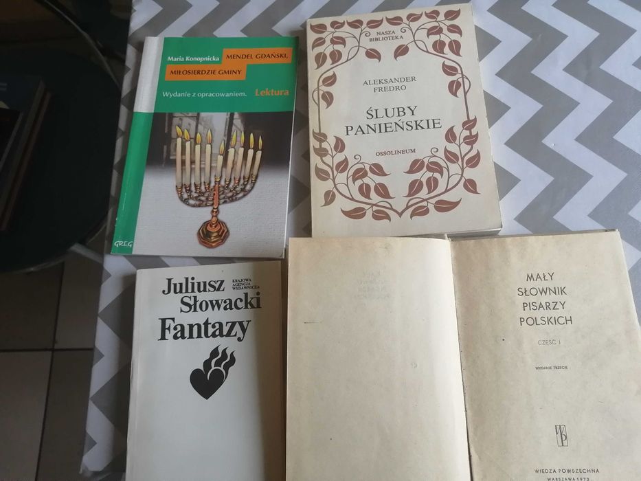 Lektury szkolne i słownik pisarzy polskich