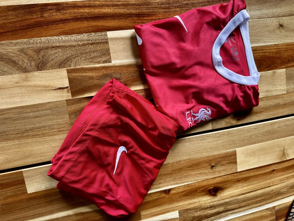 Komplet piłkarski koszulka i spodrnki Nike - nowy