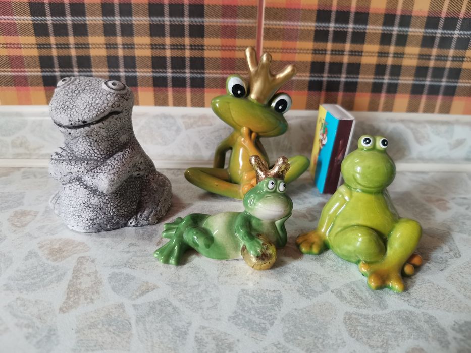Жабки лягушки царевна лягушка фигурка статуэтка коллекция
