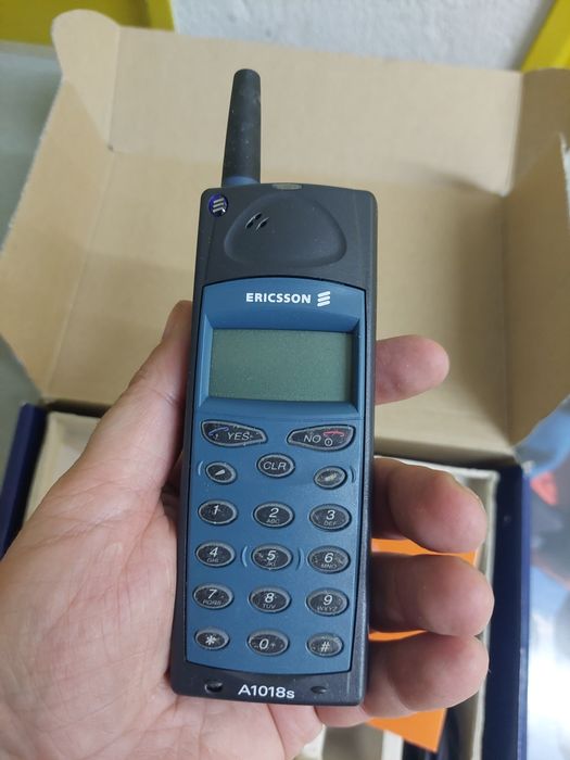 Telefone ericksson na caixa vintage telemóvel
