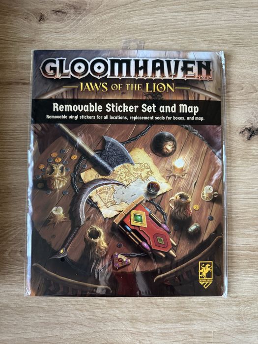 Zestaw winylowych naklejek i mapa do gry “Gloomhaven Jaws of the Lion”