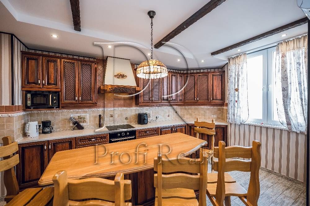 Продаж 6 кімн. дворівневої квартири вул. Анни Ахматової 30/ Позняки