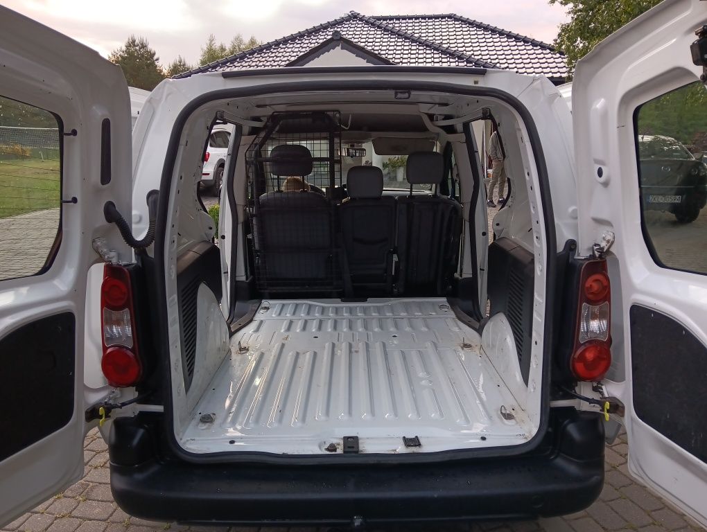Citroen Berlingo 1.6hdi 2013r/3osoby/2 burty/klima