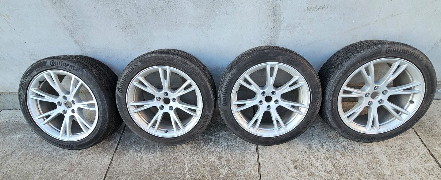 Комплект колес Continental Pro Contact 255/45 R19  на Tesla Y 21 року.