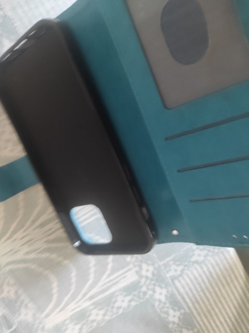 Capa iPhone 12 normal dupla como nova