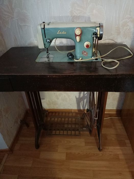 Швейная машина Лада