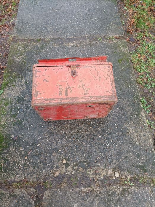 Skrzynia skrzynka metalowa antyk.