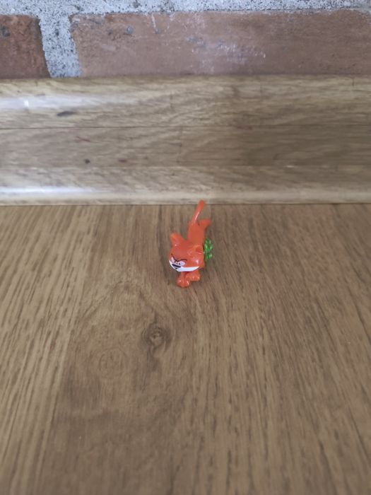 Małe figurki smerfów