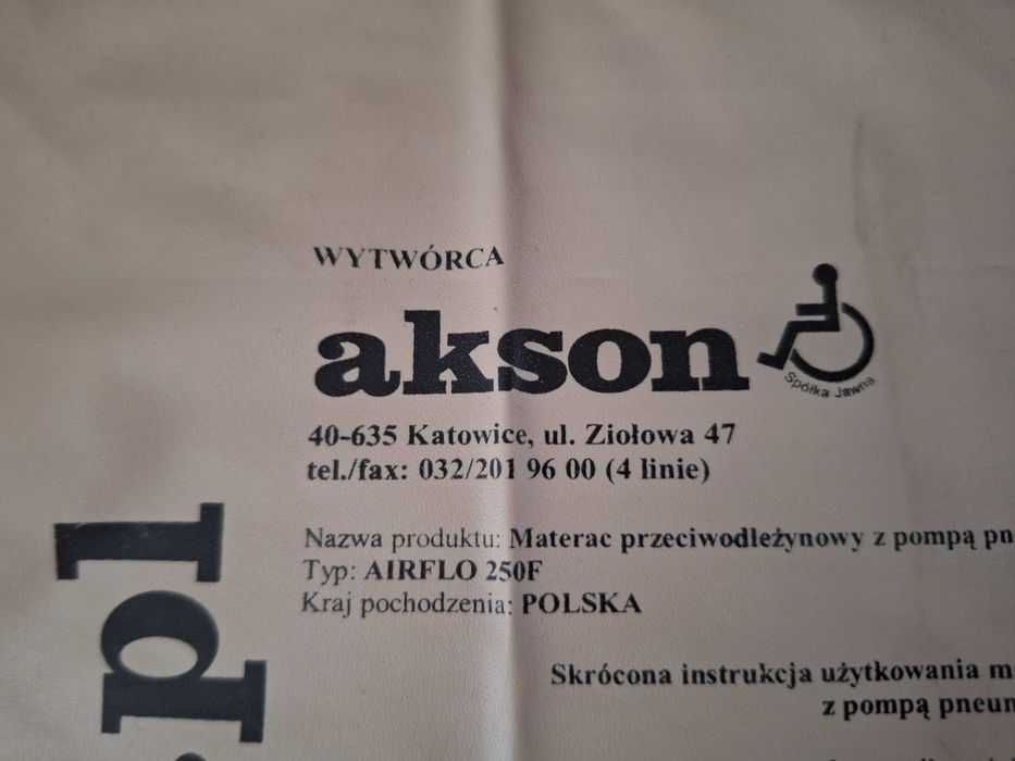 Materac przeciwodleżynowy z pompą pneumatyczną.