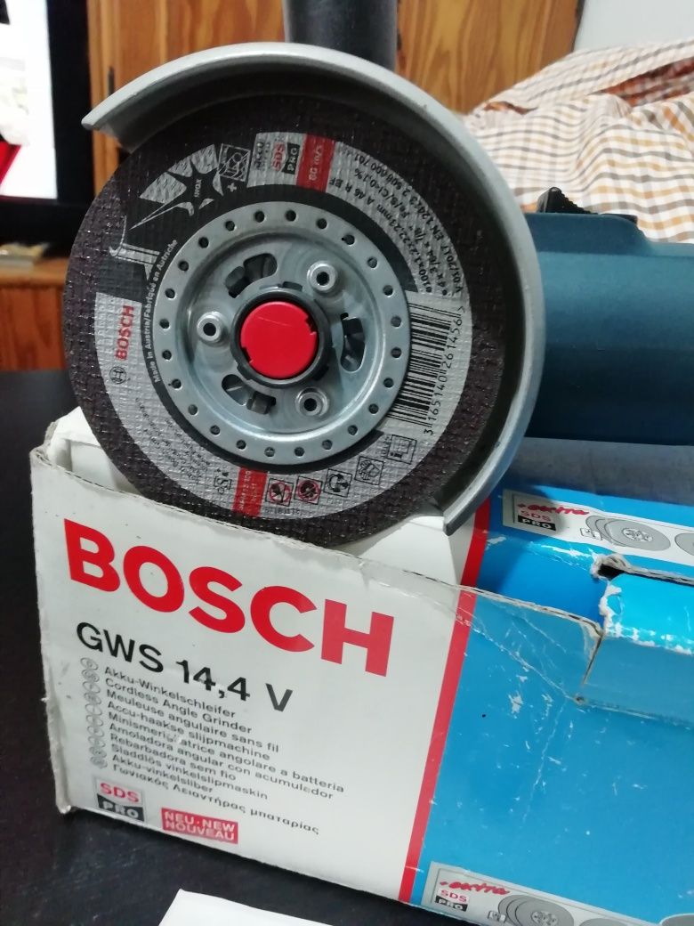 Aparafusadora sem fio Bosch + Rebarbaradora Bosch sem fio (Conjunto)