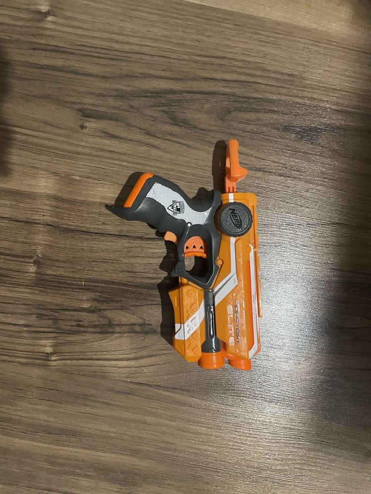 Pistolet nerf na strzałki
