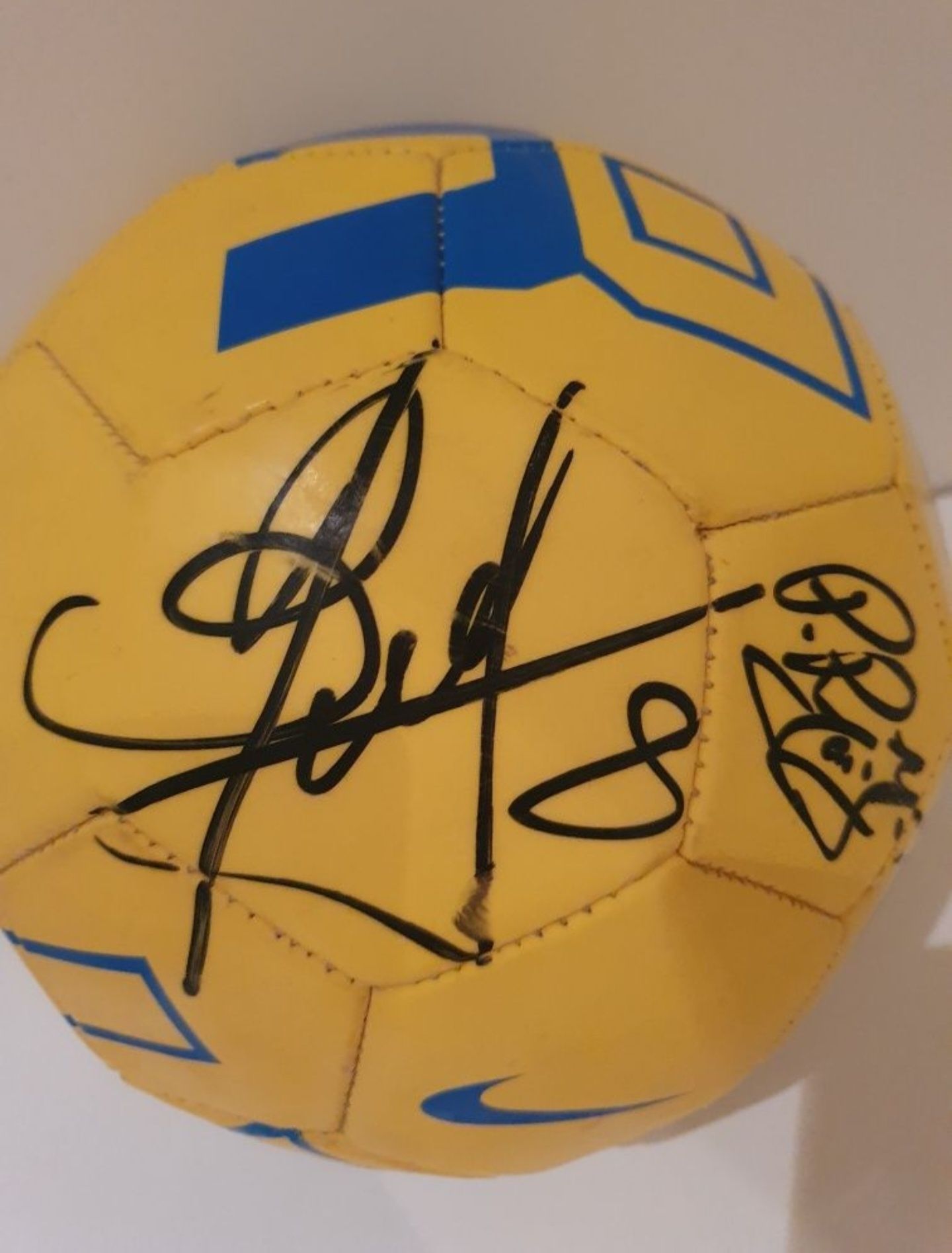 М'яч з підписами автографами збірної України з футболу оригінальний