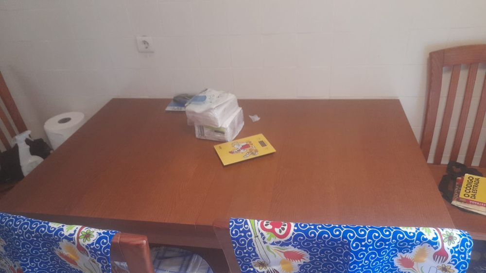 Mesa de Jantar Extensivel + 4 Cadeiras