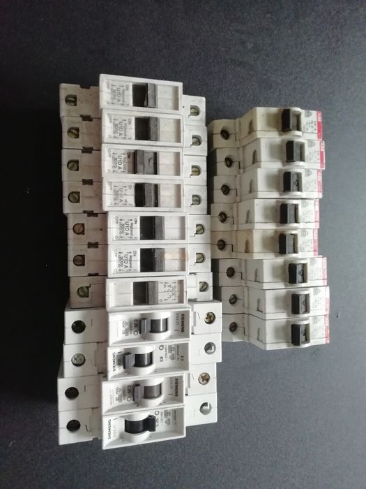 Conjunto de 19 dijuntores