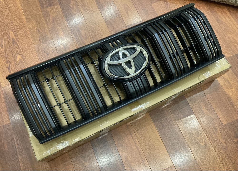 Решетка радиатора Toyota Land Cruiser Prado-150(2022) черная оригинал