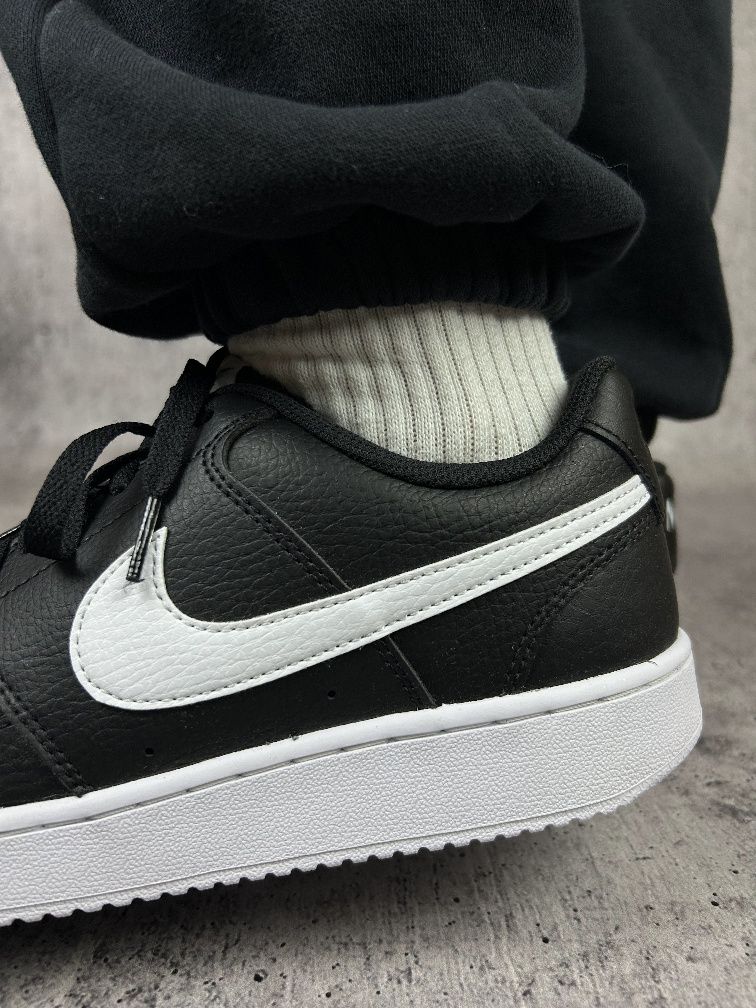 Оригінальні шкіряні Nike Court Vision low sneakers in black and
white
