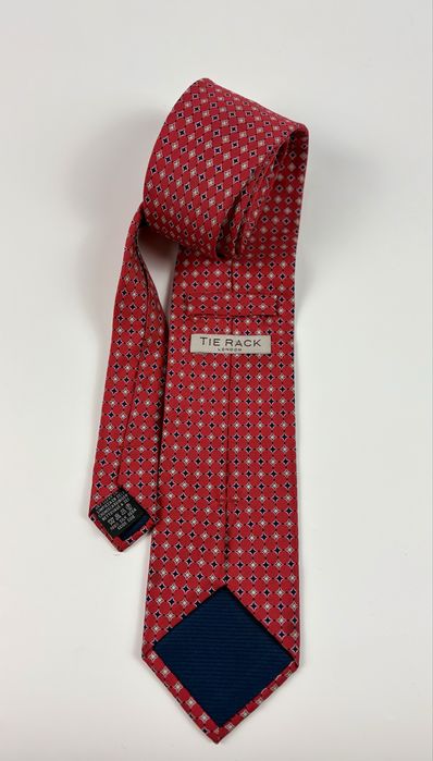 Męski jedwabny krawat w kolorze czerwonym geometryczne wzory
