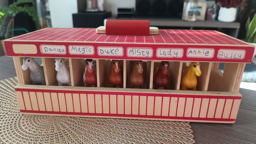 Stajnia dla koni Zestaw dla dzieci Drewniana stadnina Figurki Konie