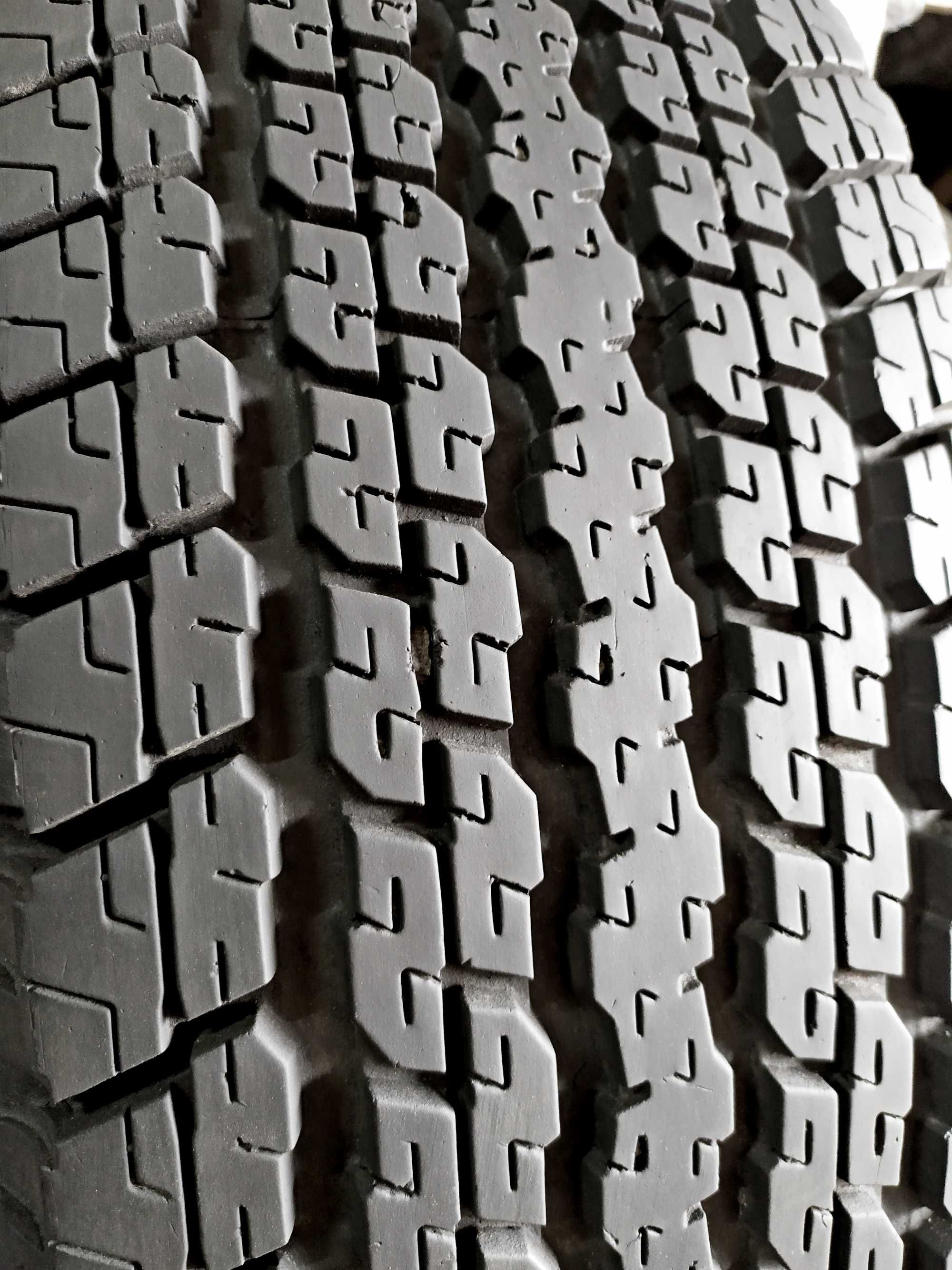 Шини Б/в 255.70.18 комплек Bridgestone