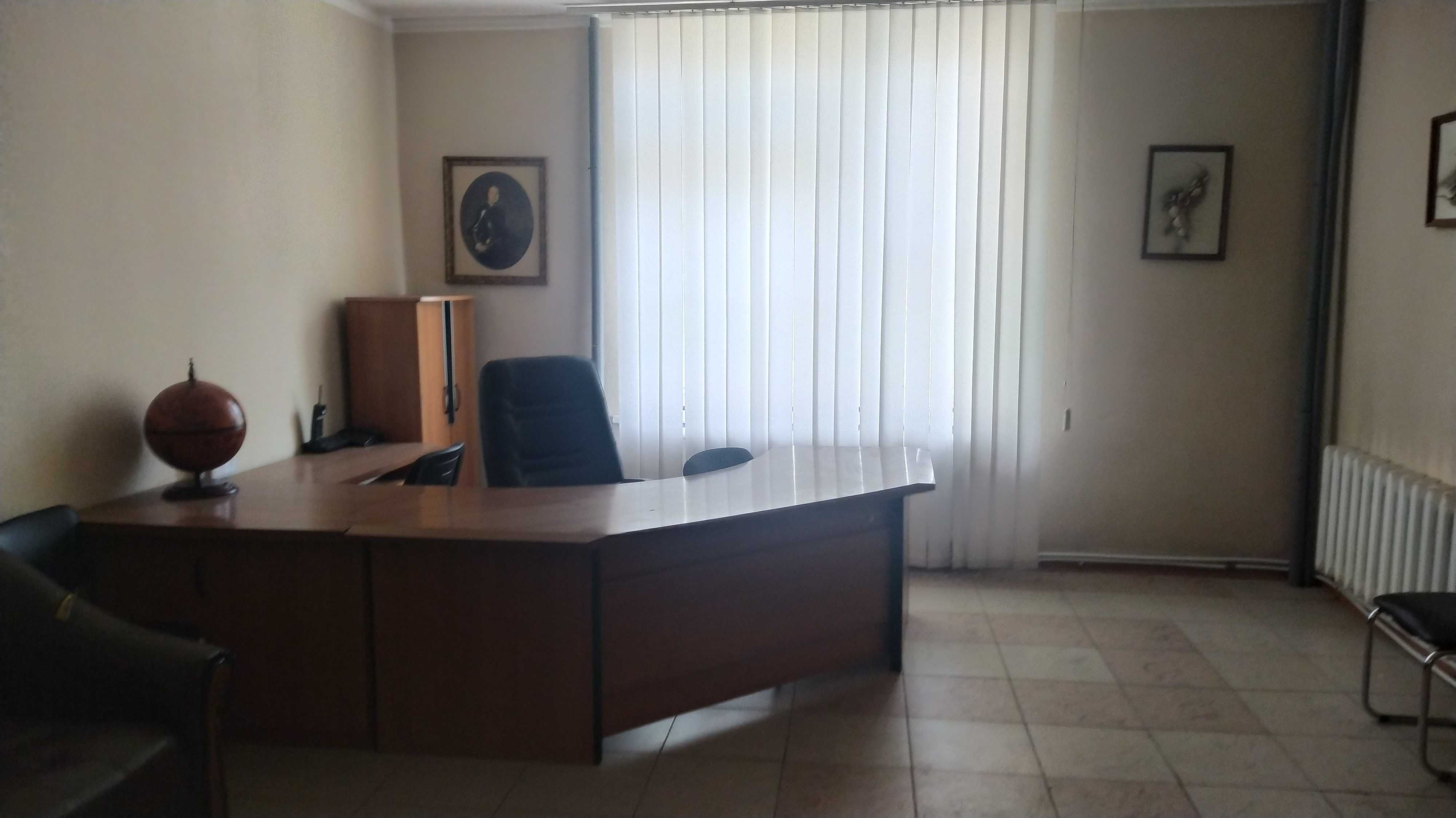 Офісне приміщення з ремонтом на вул. Партизанській