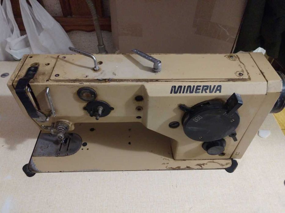 Швейная машина Minerva зигзаг