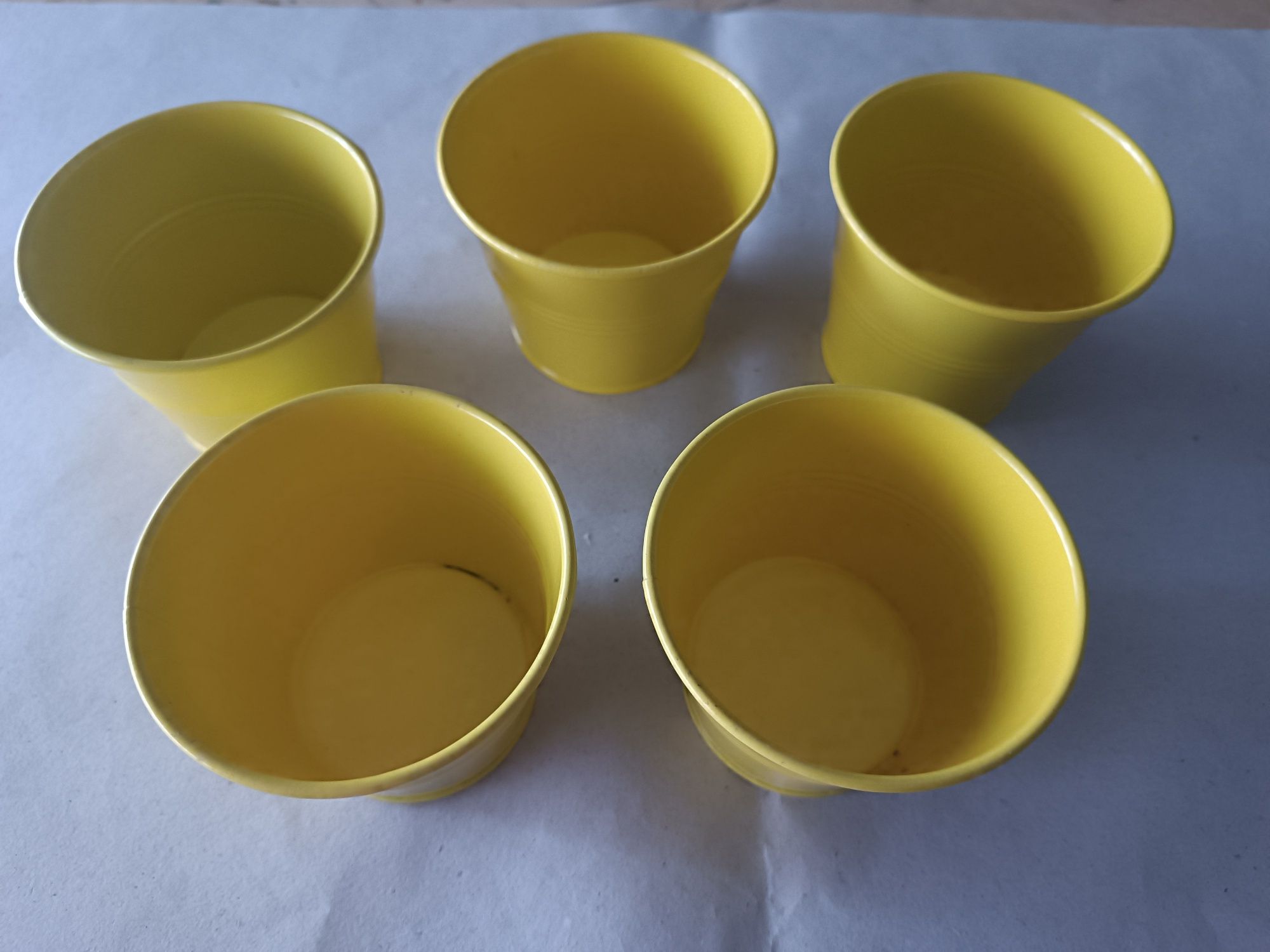 Vasos metal pequenos