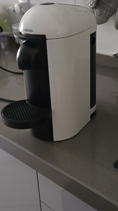 Máquina café Nespresso Vertuo Plus White