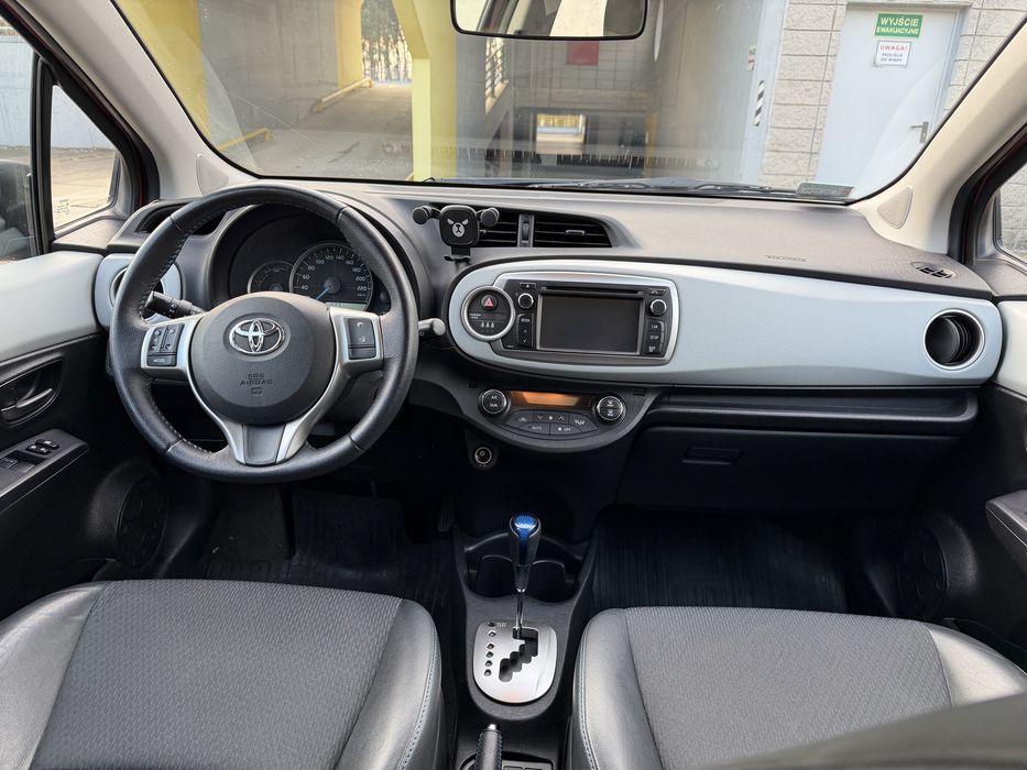 Toyota Yaris III hybrid 2014