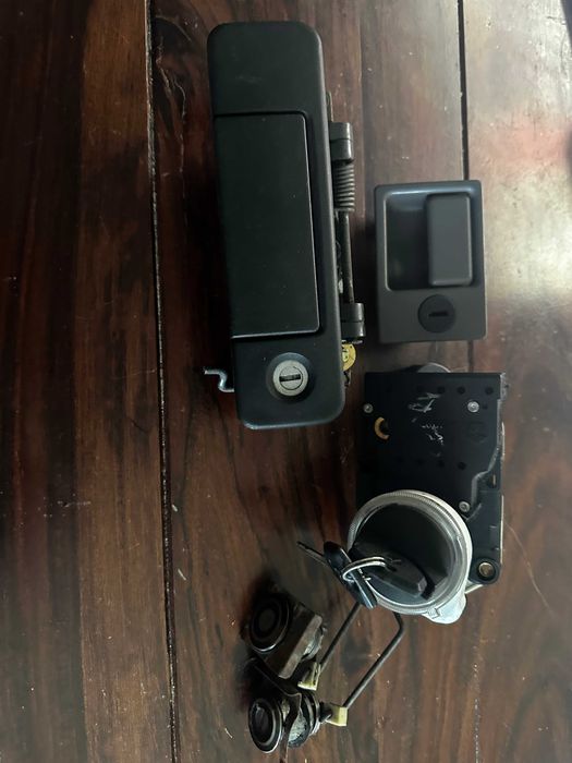 KOMPLET Stacyjka z kluczami + klamki do Jeep Grand ZJ!