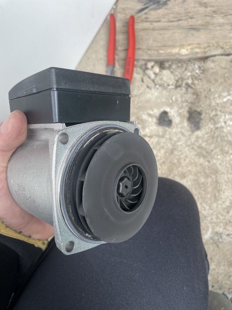 Pompa Grunfos UPS 15-60 z kotła VICTRIX X24