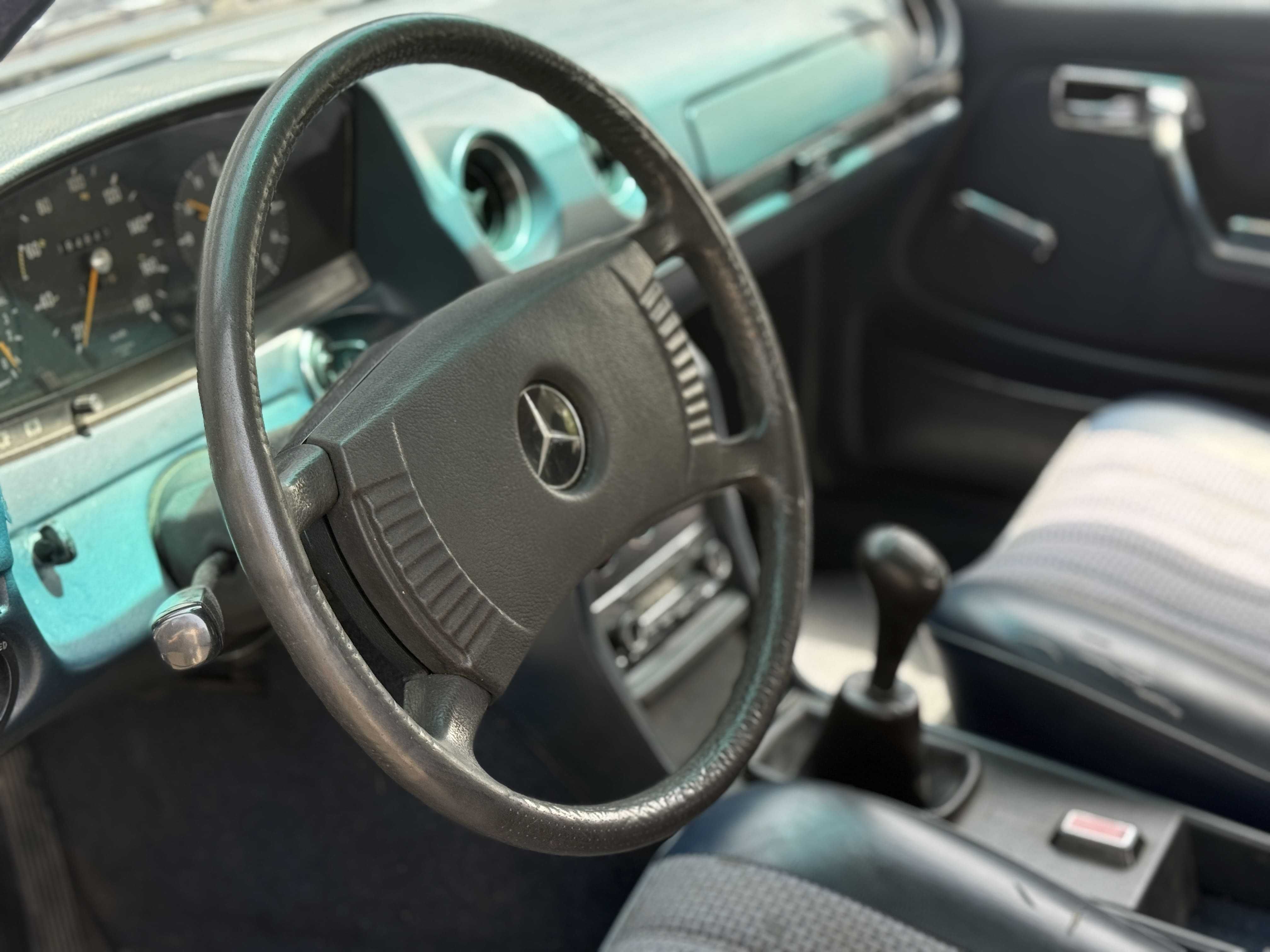 MERCEDES-BENZ W123 300D LIMOUSINE