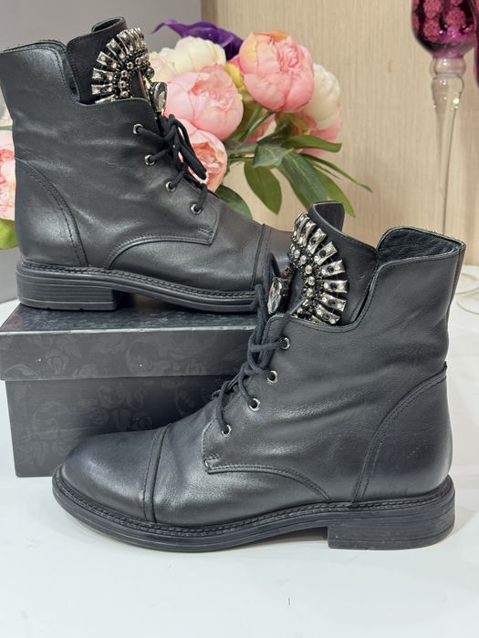 Стильні ботінки італійського бренду Venezia,р 39,в гарному стані