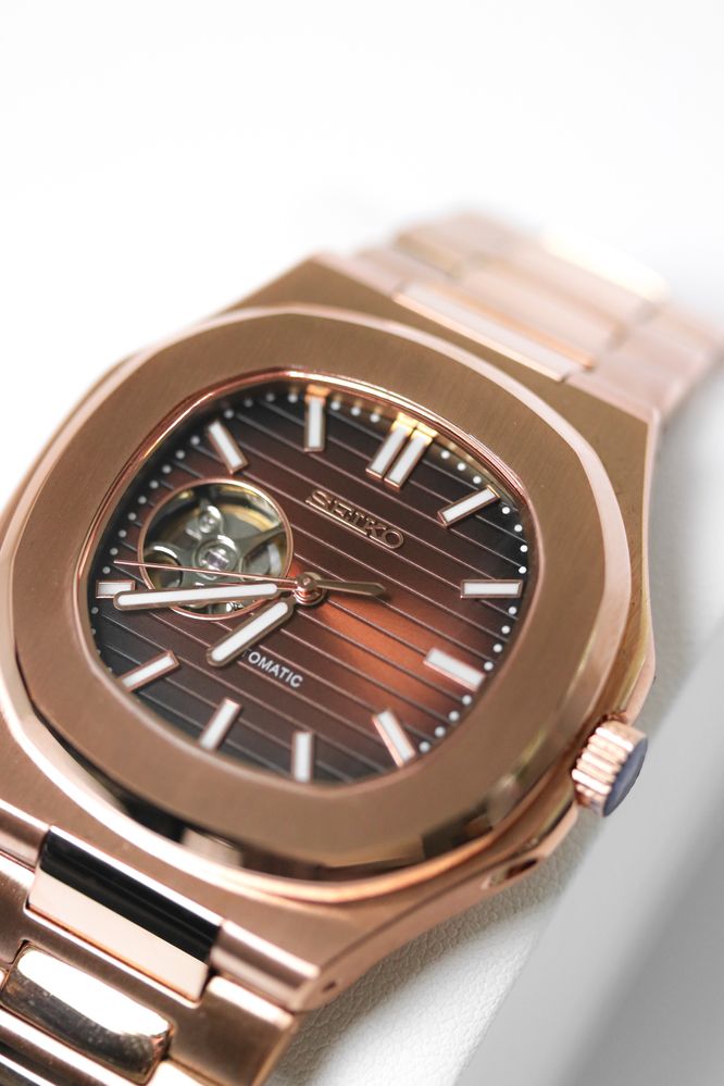 Zegarek Custom Seiko Mod Nautilus Open Heart Rose Gold
