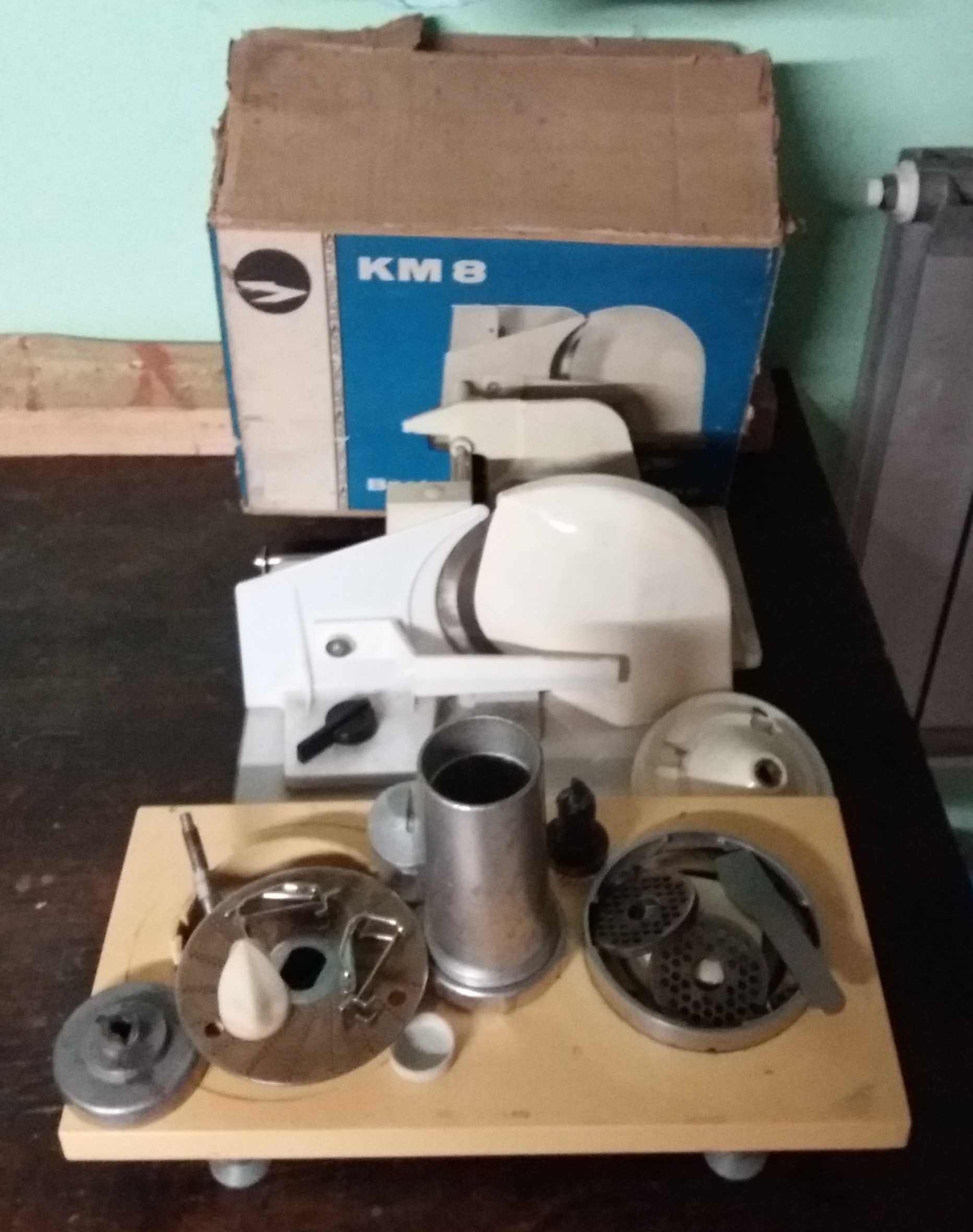 Komet KM8 krajalnica do chleba + podstawa robota + różne elementy DDR