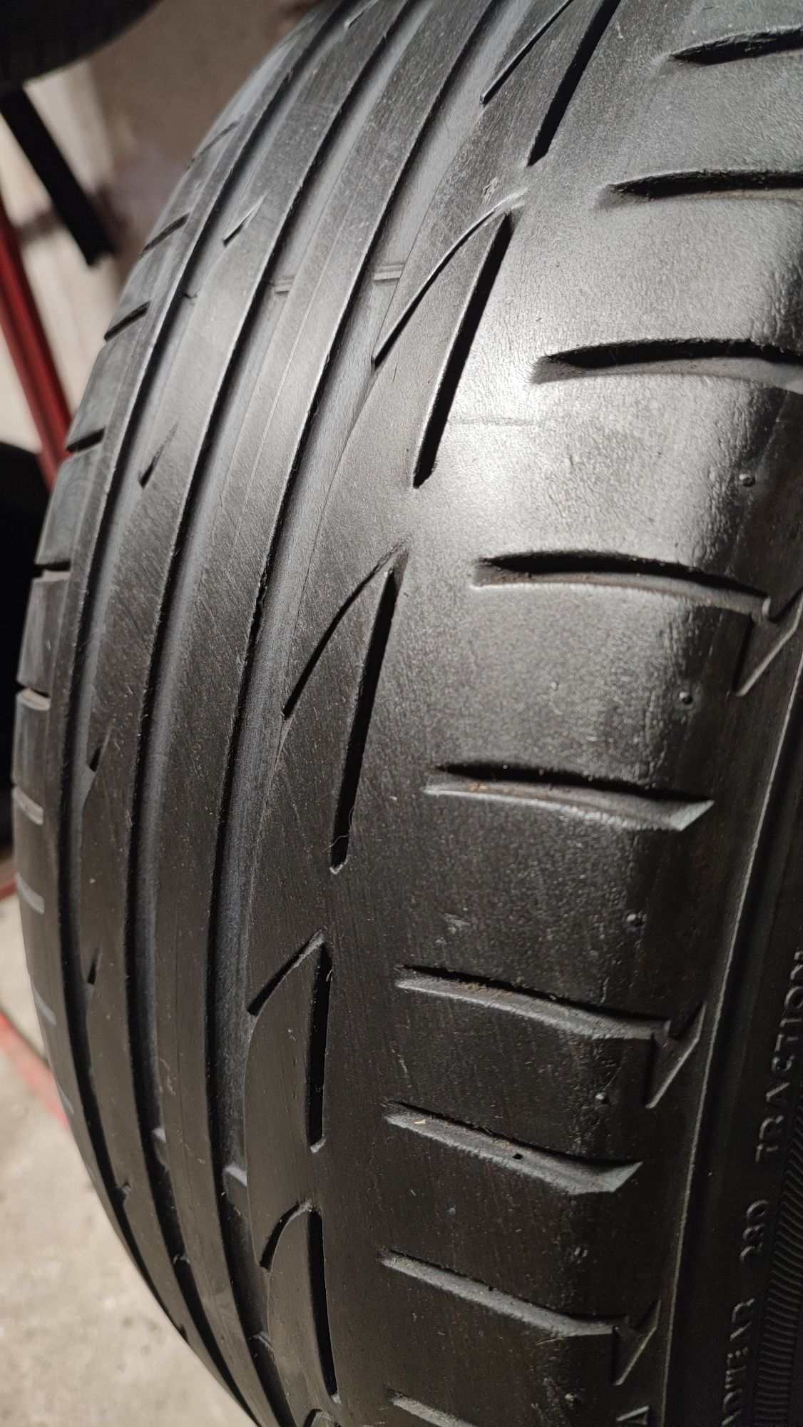 Vendo par 235/45r19 Bridgestone Potenza S001 com certeza de 80%