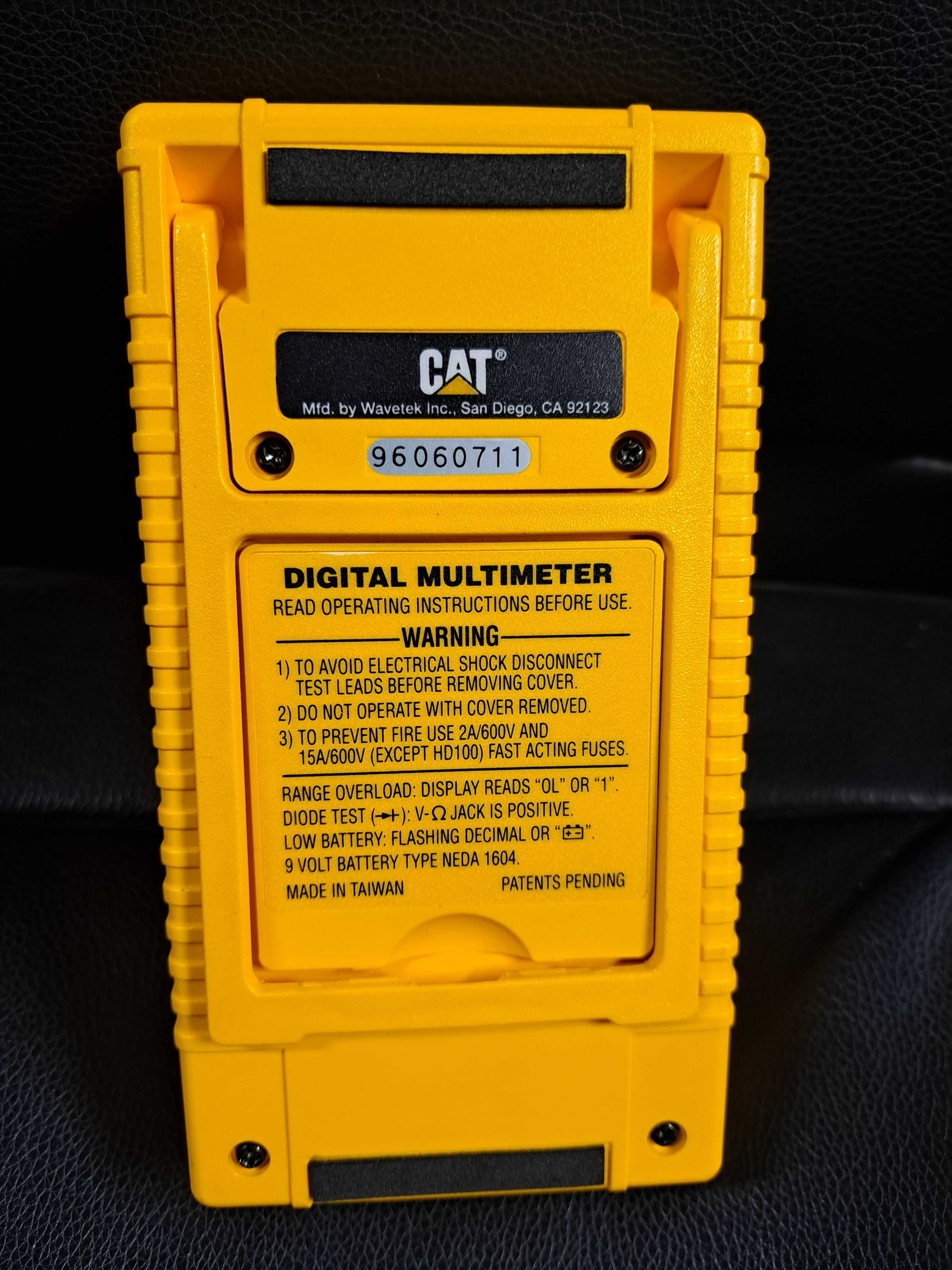 CAT Multimetro Digital 6v7070 como NOVO